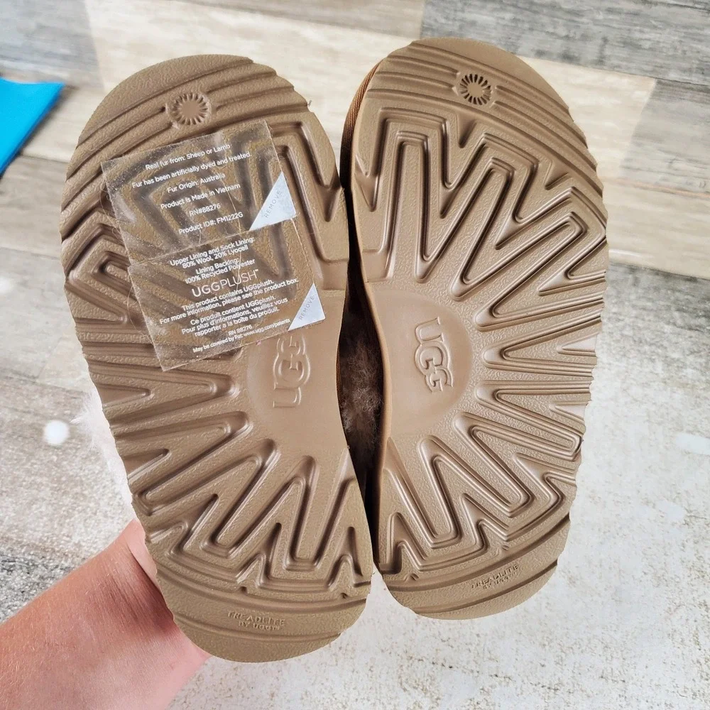 UGG Cozy II Girls Slippers Sz 11 Chestnut Suede Comfort Round Toe Indoor Shoes